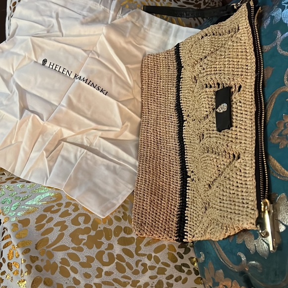 I am selling a new never used purse/wristlet. - Picture 5 of 6